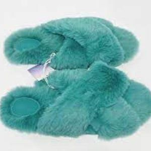 NWT Stars Above Blue Slippers in Women’s 11/12.